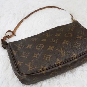 LV Pochette Monogram